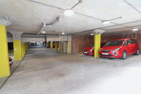 24 Flagstaff Court, Canterbury, Kent CT1 3HA