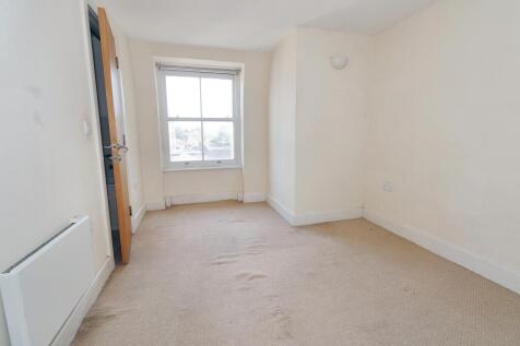 36 Flagstaff Court, Canterbury, Kent CT1 3HA