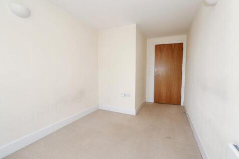 36 Flagstaff Court, Canterbury, Kent CT1 3HA