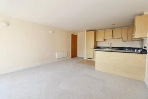 36 Flagstaff Court, Canterbury, Kent CT1 3HA