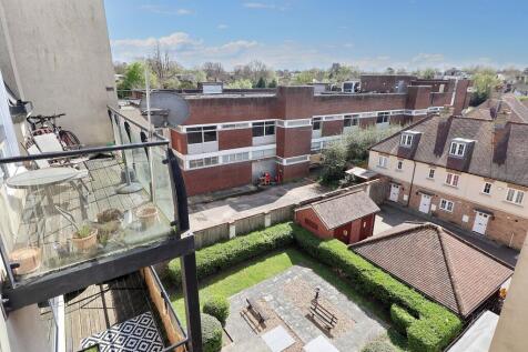 36 Flagstaff Court, Canterbury, Kent CT1 3HA