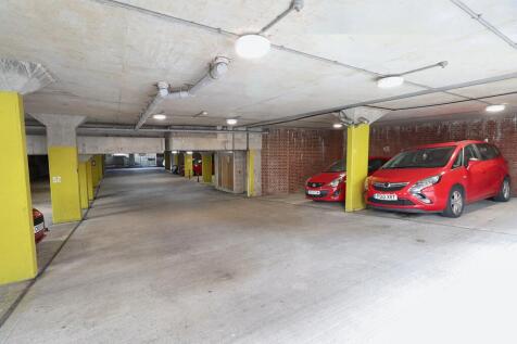 36 Flagstaff Court, Canterbury, Kent CT1 3HA