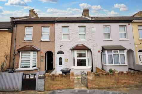 124 Netley Road, Newbury Park, Essex IG2 7NW