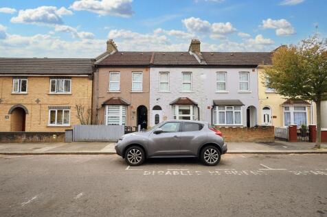 124 Netley Road, Newbury Park, Essex IG2 7NW