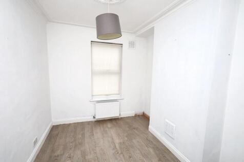 124 Netley Road, Newbury Park, Essex IG2 7NW