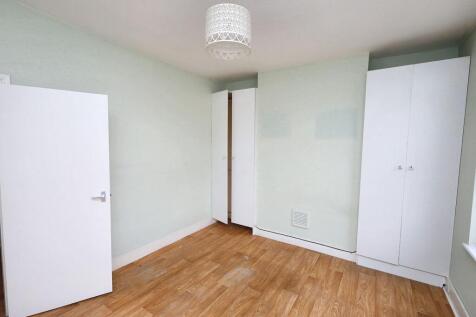 124 Netley Road, Newbury Park, Essex IG2 7NW