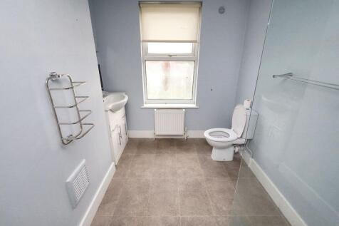 124 Netley Road, Newbury Park, Essex IG2 7NW