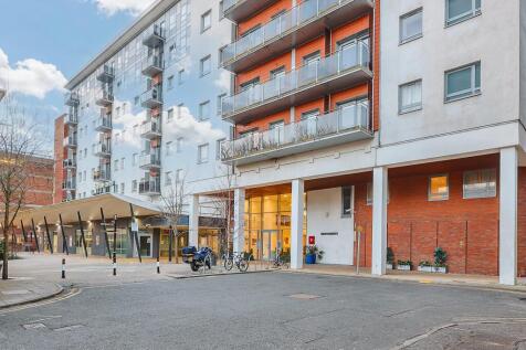 Flat 415 Becket House, New Road, Brentwood, Essex CM14 4GA