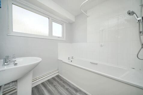 30 Pilgrims Way, Andover, Hampshire, SP10 5HW