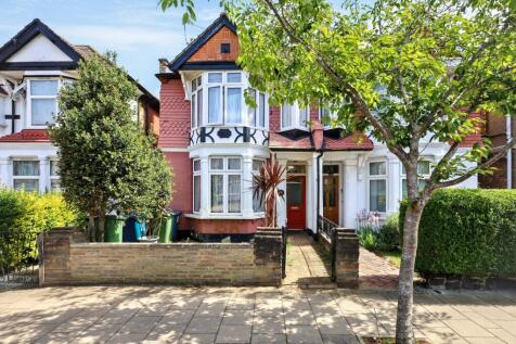 Flat A 15 Hamilton Road, Harrow, London HA1 1SU