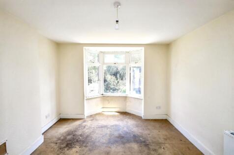 Flat A 15 Hamilton Road, Harrow, London HA1 1SU