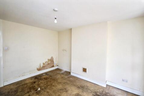 Flat A 15 Hamilton Road, Harrow, London HA1 1SU