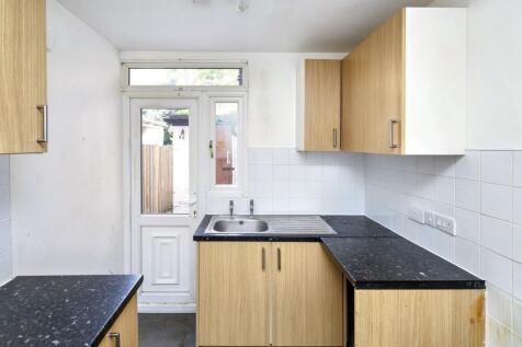 Flat A 15 Hamilton Road, Harrow, London HA1 1SU