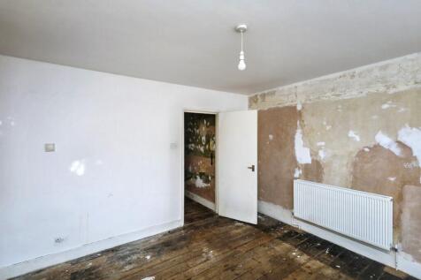 Flat A 15 Hamilton Road, Harrow, London HA1 1SU