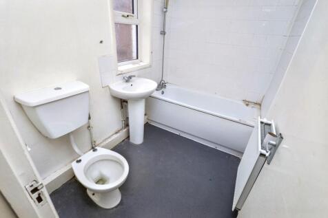 Flat A 15 Hamilton Road, Harrow, London HA1 1SU