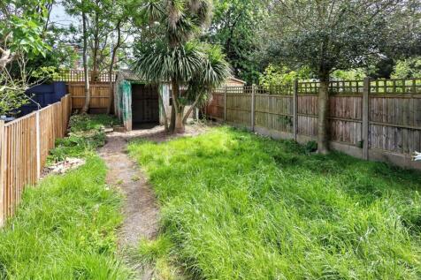 Flat A 15 Hamilton Road, Harrow, London HA1 1SU