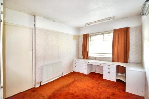 1 Leigh Drive, Romford, Essex, RM3 7YJ
