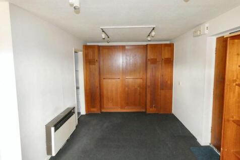 25 Greylees Avenue, Hull, HU6 7YG