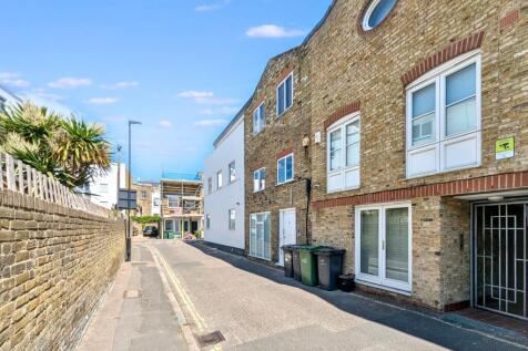 First Floor Flat, 5 Clayland&#39;s Place, London, SW8 1NL