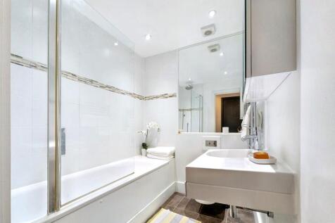 First Floor Flat, 5 Clayland&#39;s Place, London, SW8 1NL