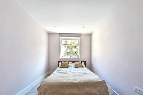 First Floor Flat, 5 Clayland&#39;s Place, London, SW8 1NL