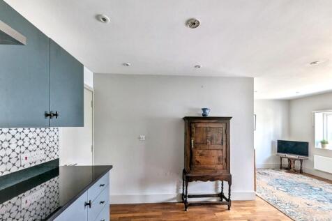 First Floor Flat, 5 Clayland&#39;s Place, London, SW8 1NL