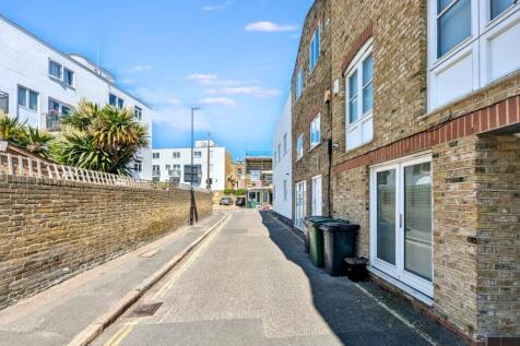 First Floor Flat, 5 Clayland&#39;s Place, London, SW8 1NL