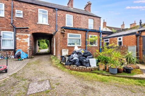52 Kirkgate, Sherburn in Elmet, Leeds, North Yorkshire LS25 6BL