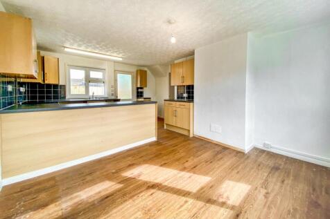 18 Queens Road, Royal Wootton Bassett, Swindon, Wiltshire, SN4 8AW
