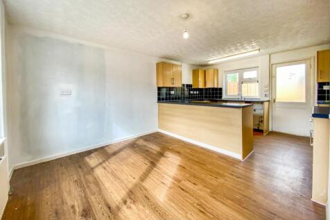 18 Queens Road, Royal Wootton Bassett, Swindon, Wiltshire, SN4 8AW