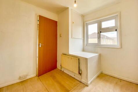 18 Queens Road, Royal Wootton Bassett, Swindon, Wiltshire, SN4 8AW