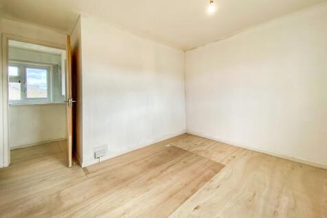 18 Queens Road, Royal Wootton Bassett, Swindon, Wiltshire, SN4 8AW