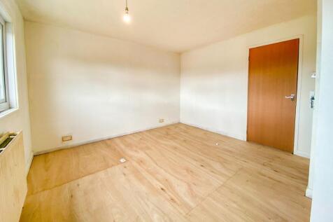 18 Queens Road, Royal Wootton Bassett, Swindon, Wiltshire, SN4 8AW