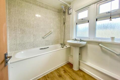 18 Queens Road, Royal Wootton Bassett, Swindon, Wiltshire, SN4 8AW