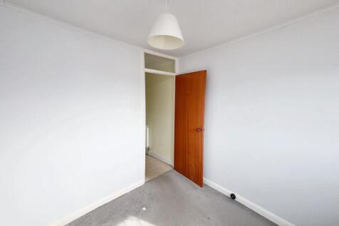 12 Jordans Way, Rainham RM13 9QX