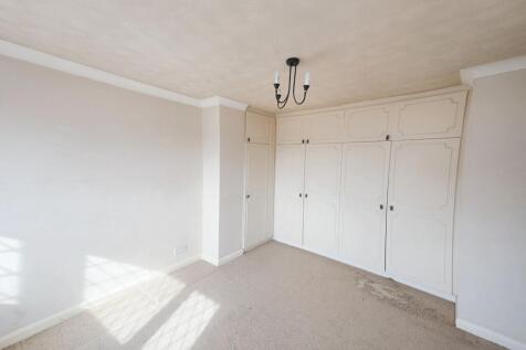 12 Jordans Way, Rainham RM13 9QX