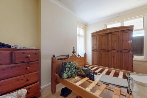 194 Hainault Avenue, Westcliff-on-Sea, SS0 9EX