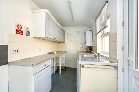 16 Ealing Avenue, Basford, Nottingham, NG6 0BB