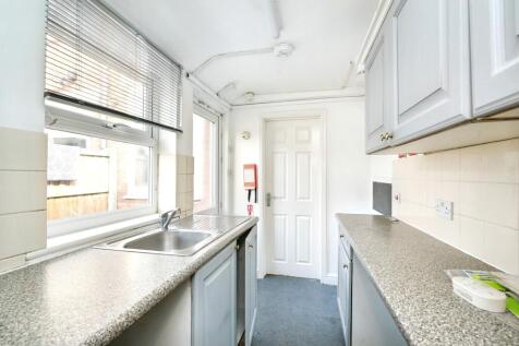 16 Ealing Avenue, Basford, Nottingham, NG6 0BB