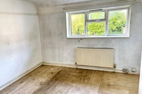 Flat A, 45 Goldings Crescent, Basildon, Essex, SS16 4RX
