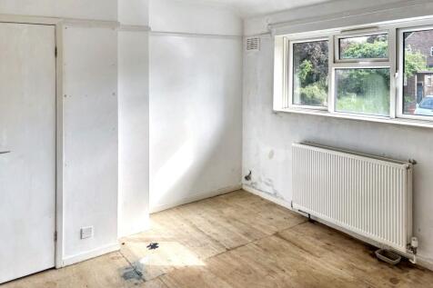 Flat A, 45 Goldings Crescent, Basildon, Essex, SS16 4RX