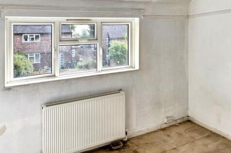 Flat A, 45 Goldings Crescent, Basildon, Essex, SS16 4RX
