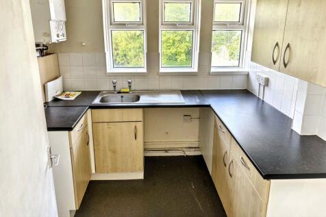 Flat A, 45 Goldings Crescent, Basildon, Essex, SS16 4RX