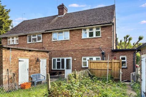Flat A, 45 Goldings Crescent, Basildon, Essex, SS16 4RX