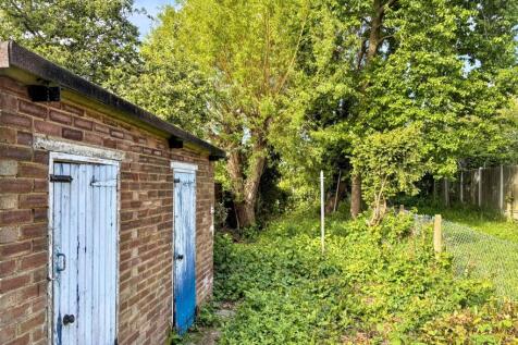 Flat A, 45 Goldings Crescent, Basildon, Essex, SS16 4RX