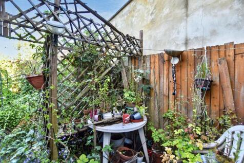 52 Churchmanor Way, Abbey Wood, London SE2 9HP