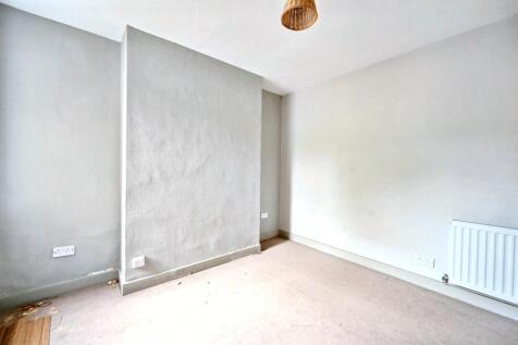82 Bedford Road, Horsham, RH13 5BH