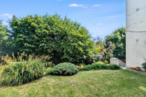 12a Cintra Court, Patterson Road, London SE19 2LB