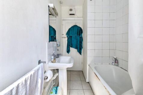 12a Cintra Court, Patterson Road, London SE19 2LB