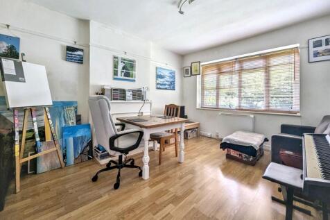 12a Cintra Court, Patterson Road, London SE19 2LB